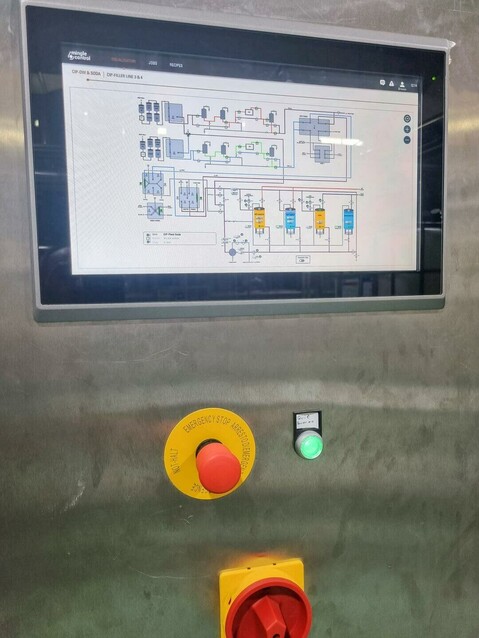 Detailed view of the touch display in the control cabinet – you can see the minglecontrol process control software in use